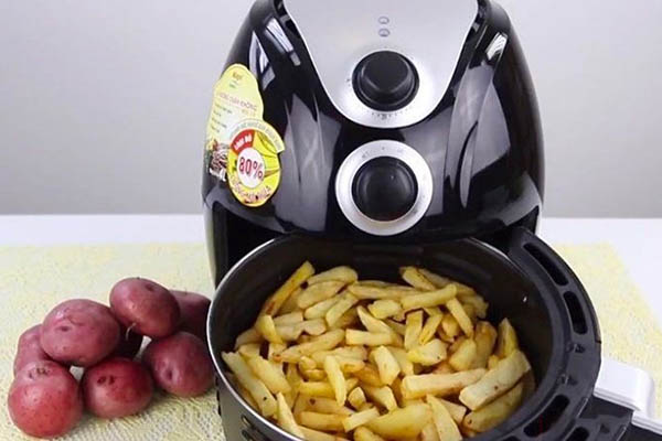 chiên khoai với nồi chiên không dầu