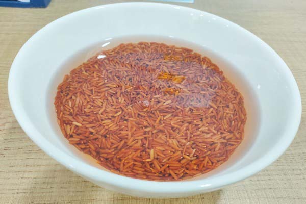 Ngâm gạo lứt với nước